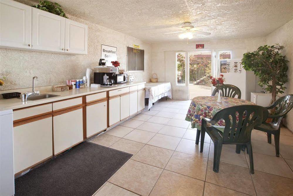 Americas Best Value Inn נידלס מראה חיצוני תמונה